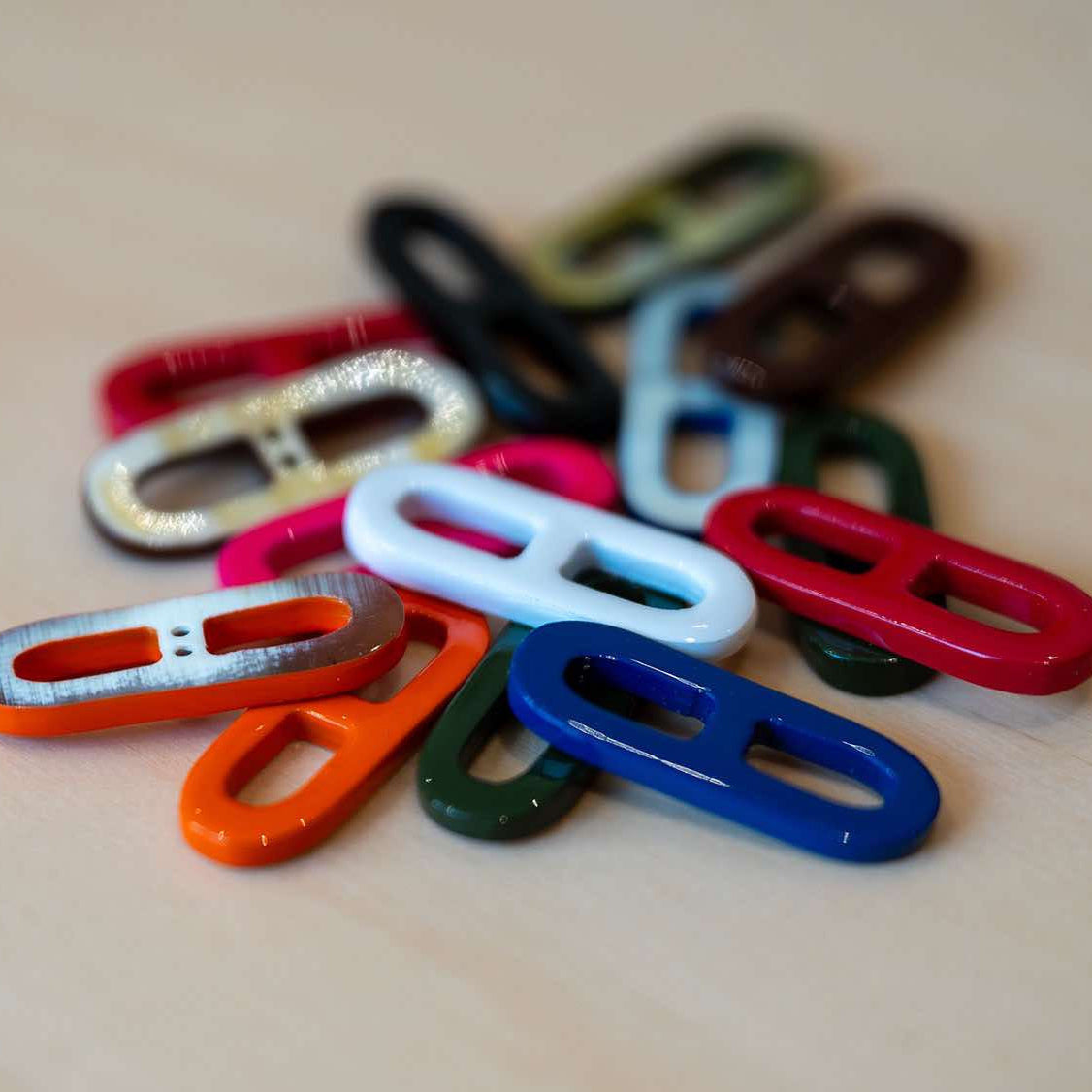 ATELIER1811 Les différents coloris du Maillon Martin (Blanc, kaki, rouge, rose, bleu, chocolatines, orange et noir)