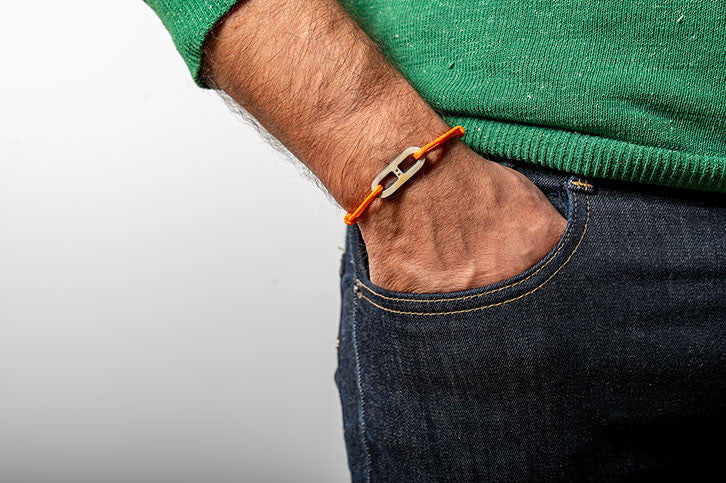 ATELIER1811 Maillon Martin Bleu sur lien Orange. Bracelet mixte