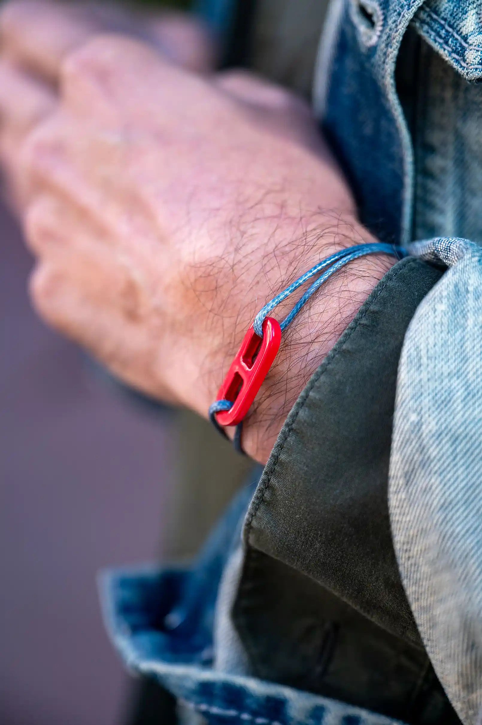 ATELIER1811 Maillon Martin Rouge sur lien Denim