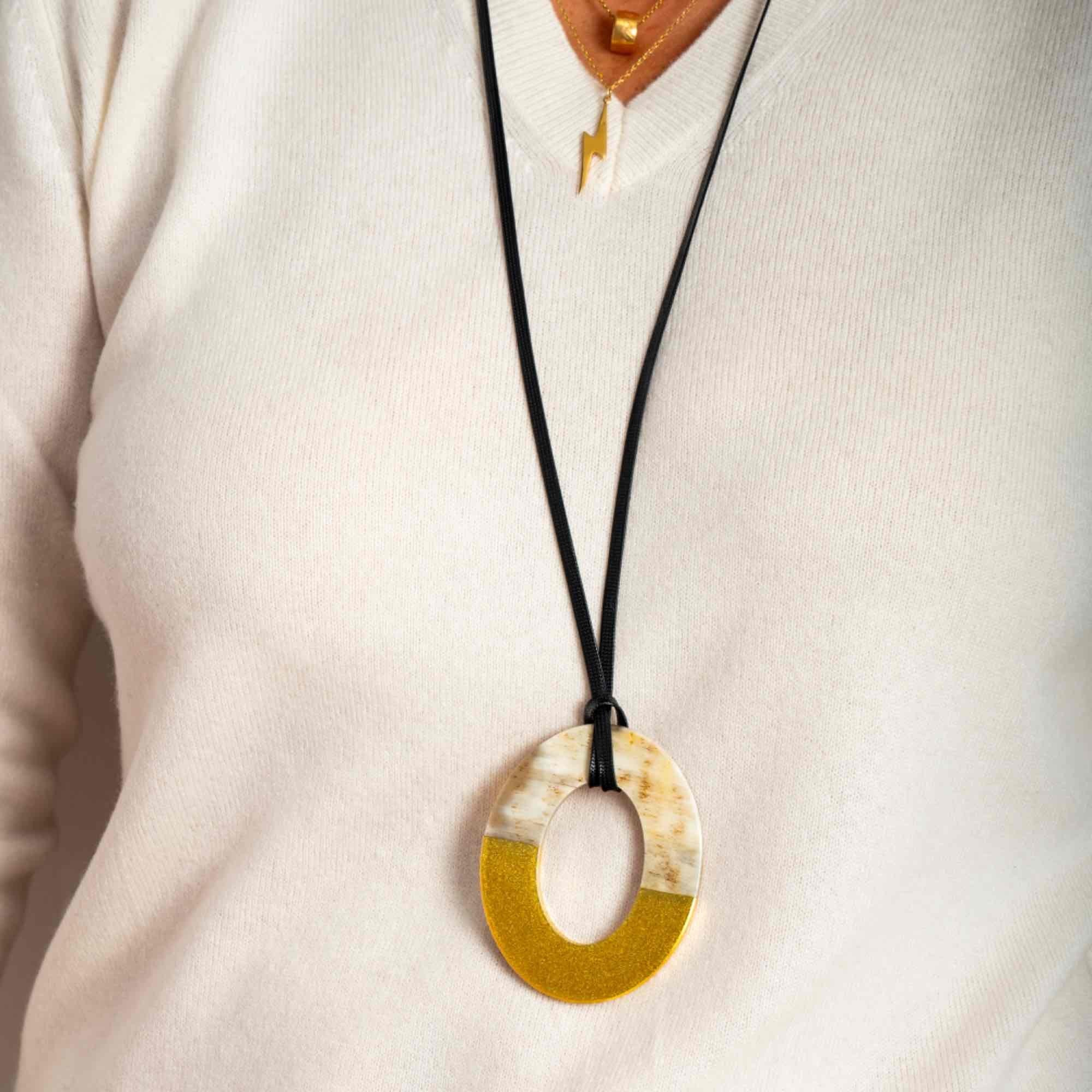 ATELIER1811 Pendentif Ovale ViICTOIRE