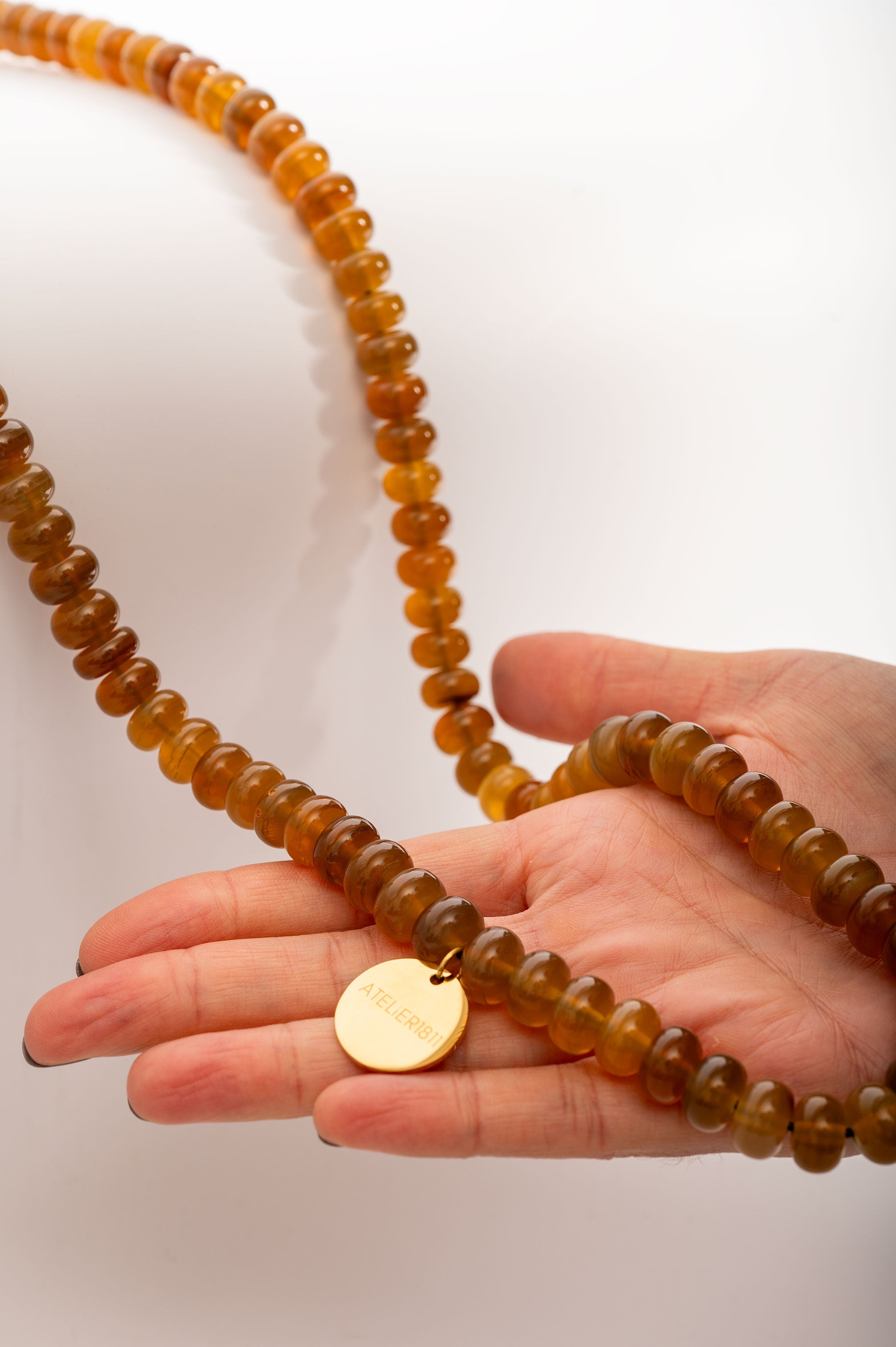 ATELIER1811 Collier en perle de corne naturelle claire Scarlett