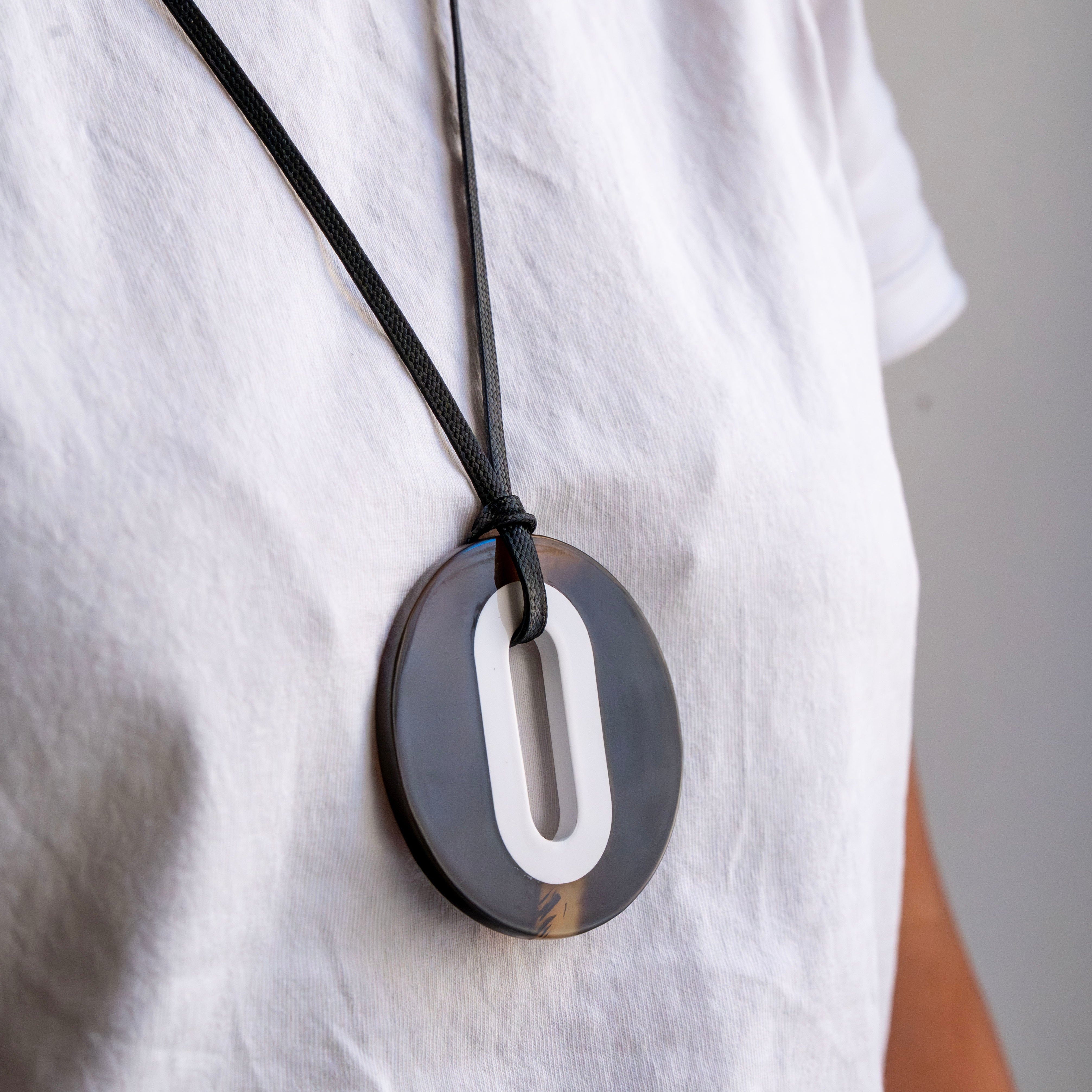 Pendentif Alice Corne Brune Blanc