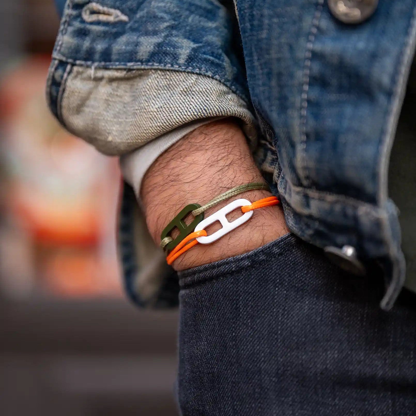 ATELIER1811  Maillon Martin blanc sur lien orange et kaki sur lien olive 