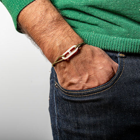 ATELIER1811 Maillon Martin réversible en corne claire sur lien Kaki