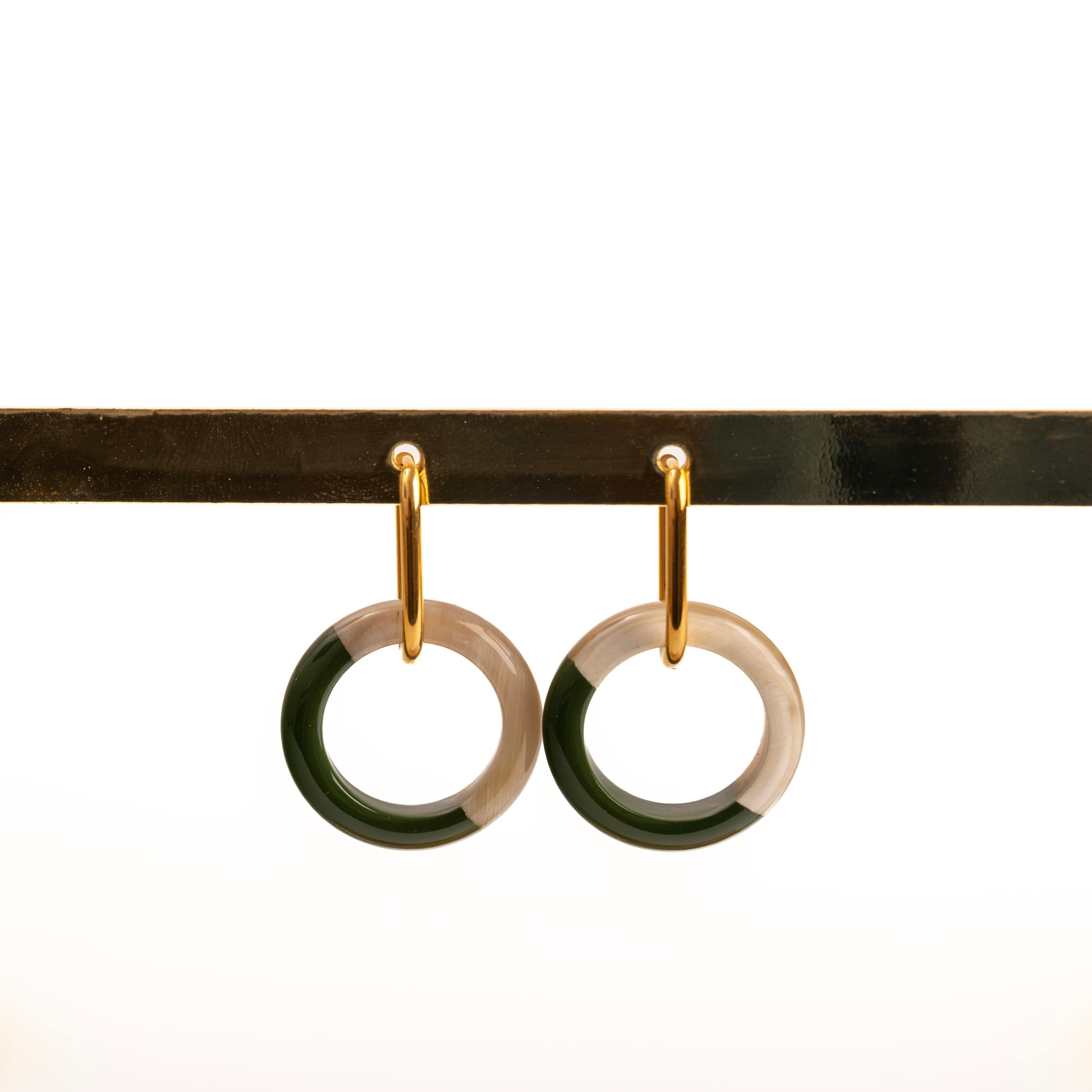 Fermoirs dorés boucles d'oreilles