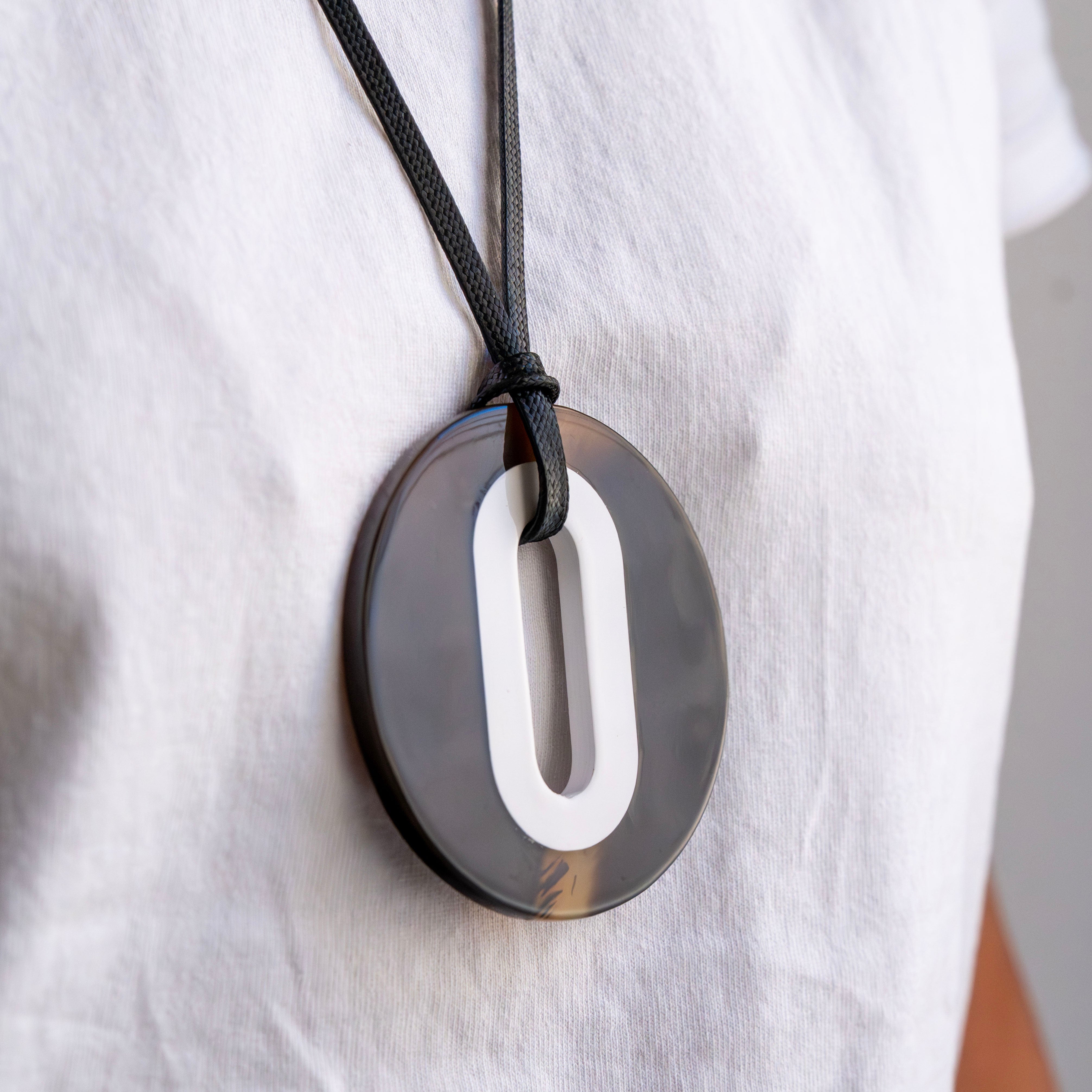 Pendentif Alice Corne Brune Blanc
